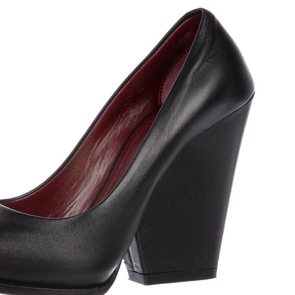 CELINE Paris Leather Pointed-Toe Wedges Pumps - Picture 5 of 8